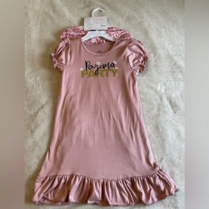 2 girl's pajamas size 5